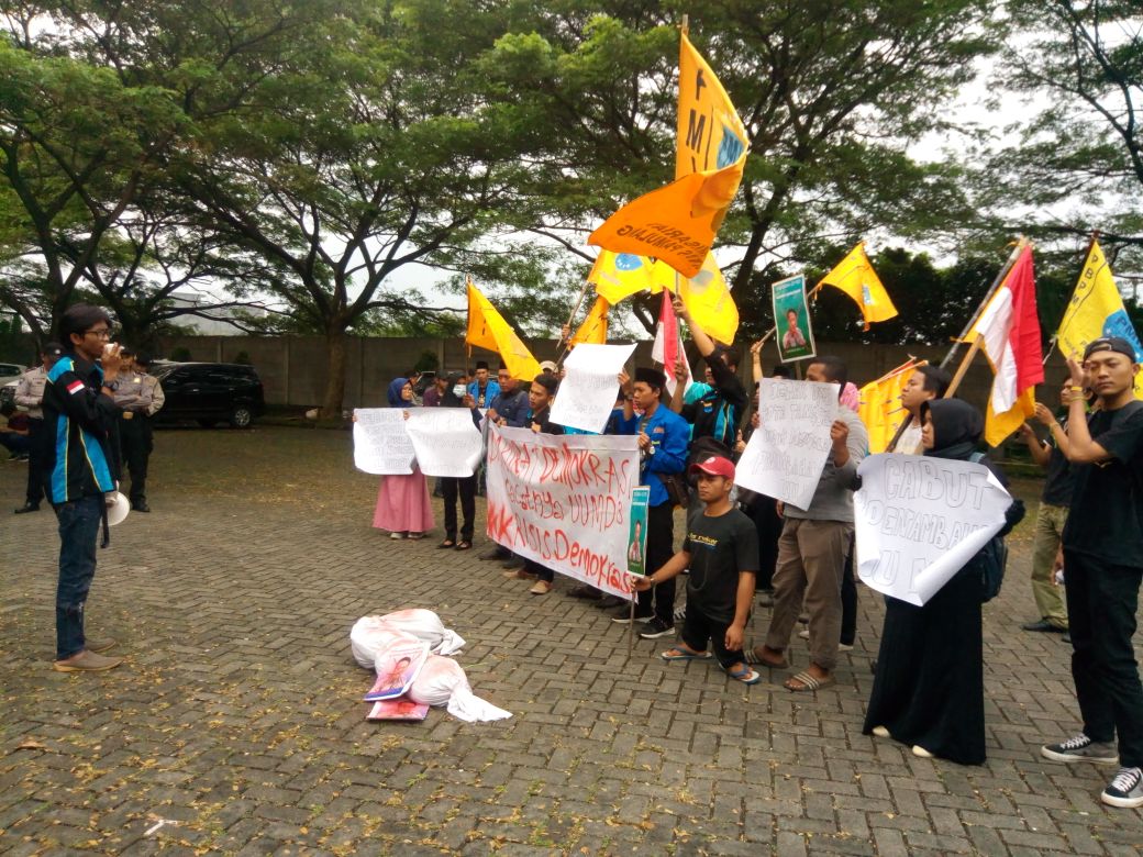 Tolak UU MD3 Mahasiswa PMII Pamulang Demo DPRD Tangsel TangselOke