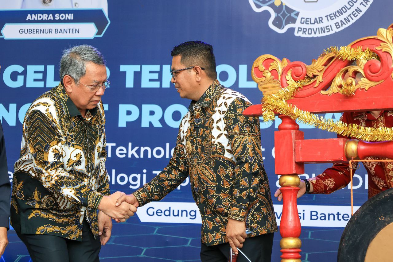 Wali Kota Tangsel dengan Gubernur Banten